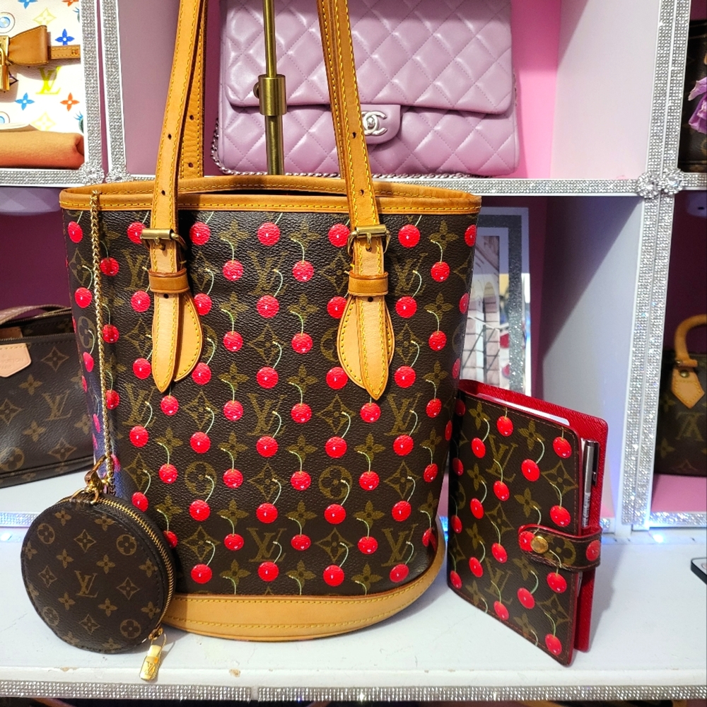 ♡♡ LOUIS VUITTON Cherry bucket WITH PLANNER AND COIN PURSE!! ♡♡